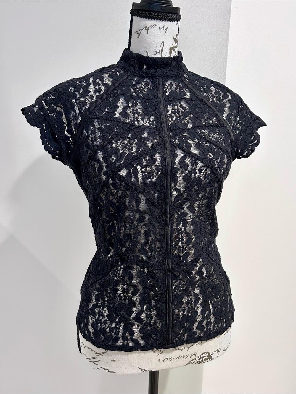 Dainty Vtg Nicole Miller Lace Mock Neck Top
